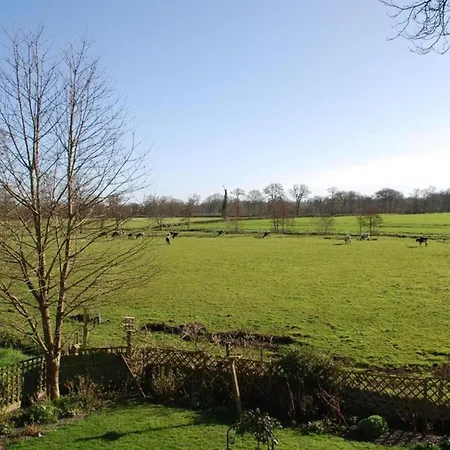 Golden Light Escape Дом отдыха *