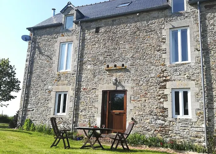 Golden Light Escape Sainte-Marguerite-d'Elle