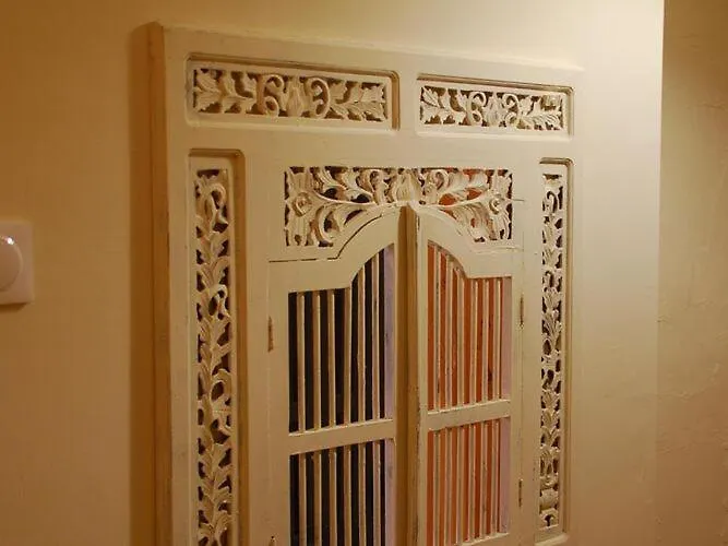 Golden Light Escape *